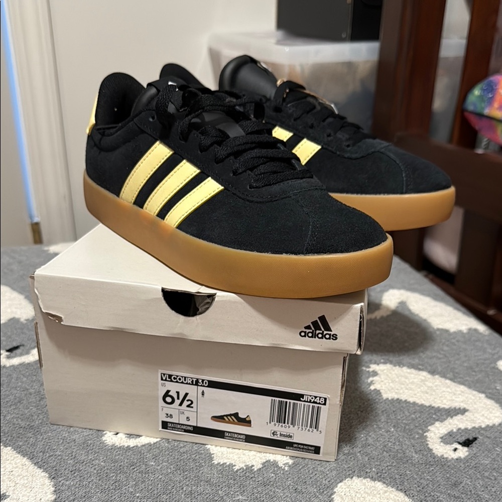 Adidas women’s  Black and Yellow Sneakers